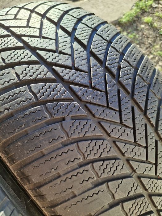2 Anvelope de iarnă 255 55 r18 Bridgestone