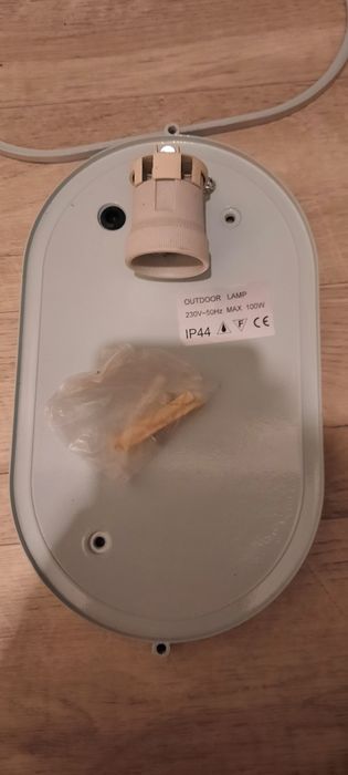 Светильник IP44.