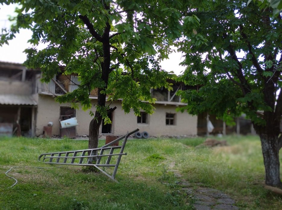 Срочно продам земельный дом в хорошем месте. Шочилинч уй жой сотилади.