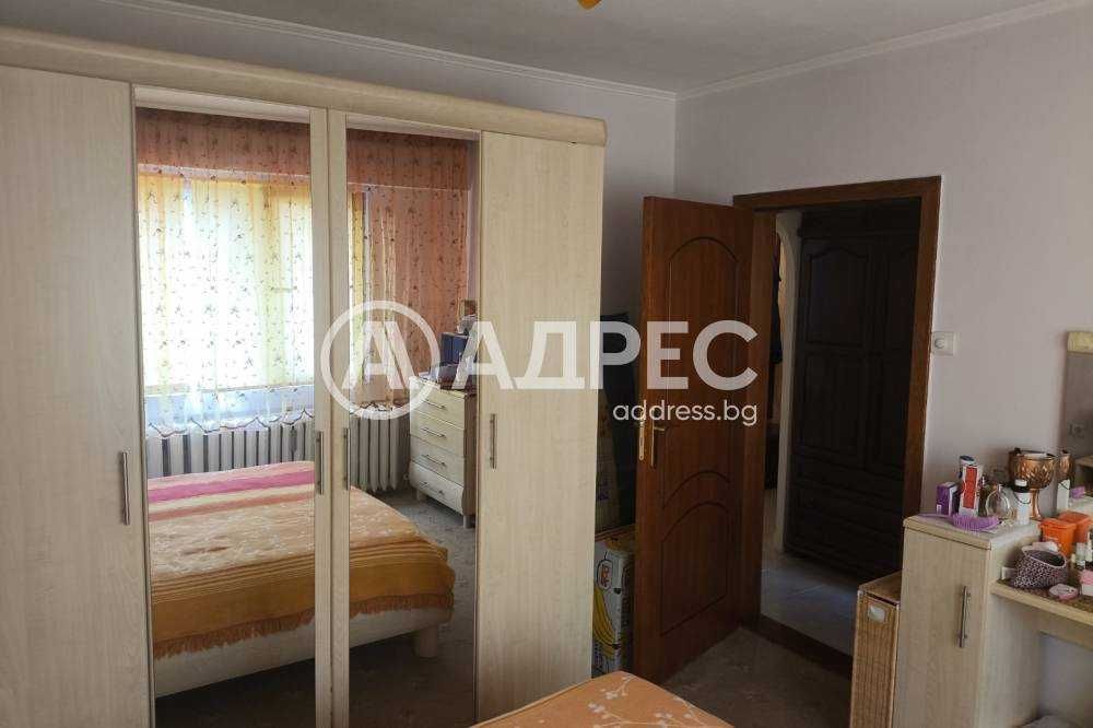 Продава се Двустаен апартамент в Разград, Център - 60 кв.м за 1581 €/кв.м - Снимка #3