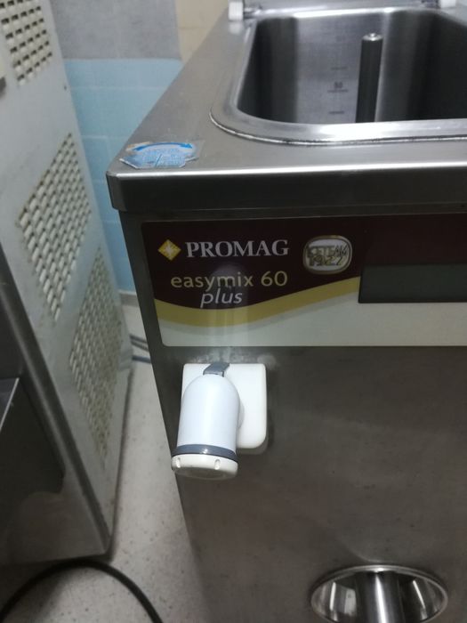 Продавам професионална машина за сладолед Carpigiani.