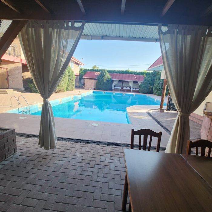 Дом в аренду с большим бассейном