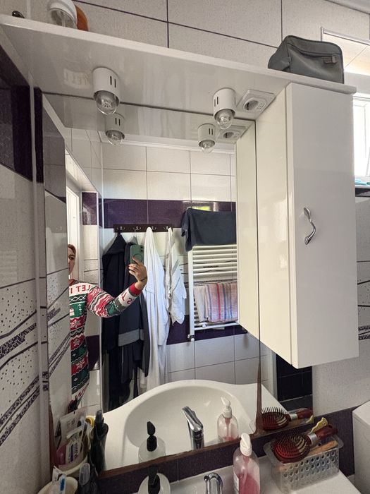 Mobilier baie cu lavoar si oglinda