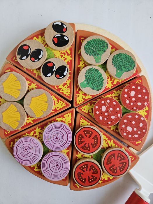 Продам пиццу деревянную игрушка