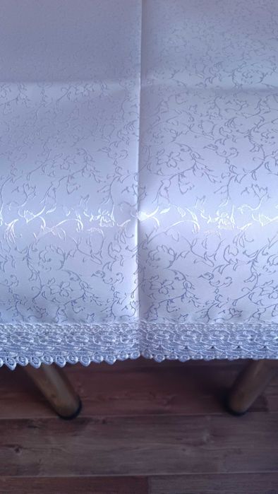 Скатерть на  стол книжку