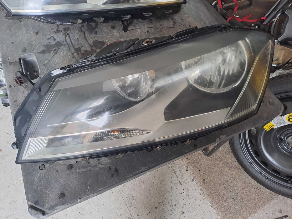 Far stanga dreapta Faruri Vw Passat Pasat B7 2010 - 2015 cod 3ac941006 3ac941005