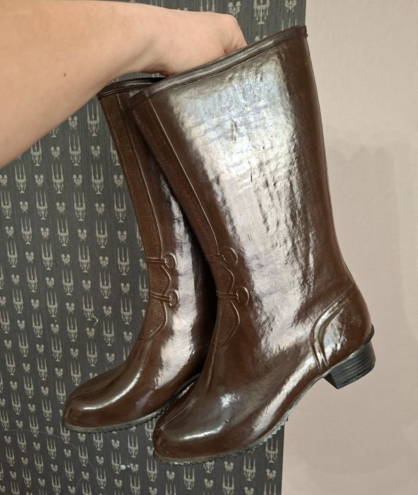 Советские резиновые женские сапоги