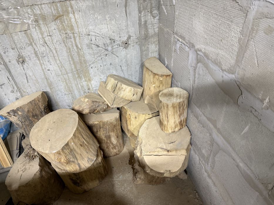 Мастер по дереву плотник