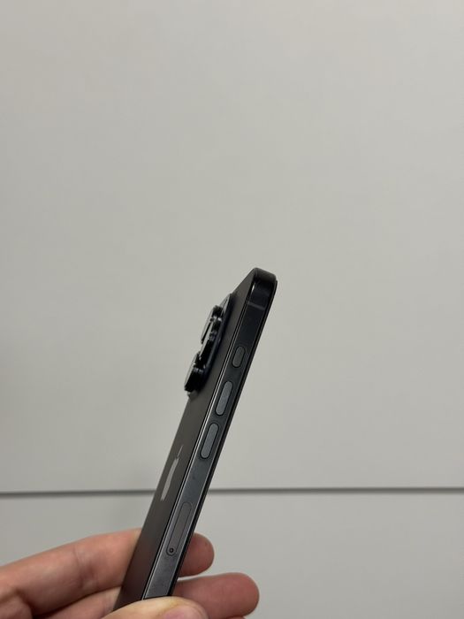 Продавам iPhone 16 PRO