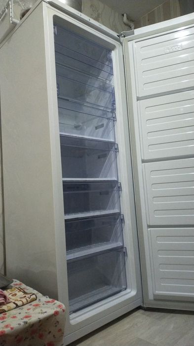 Продам морозильную камеру