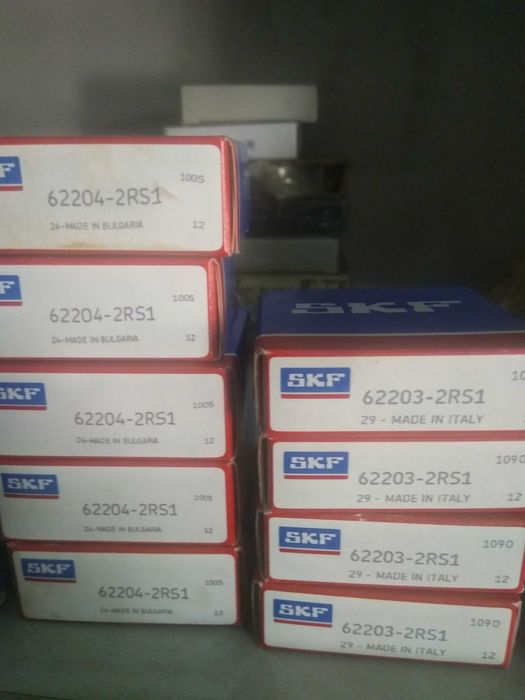 Продават се всички лагери налични от склада на магазин на едро.