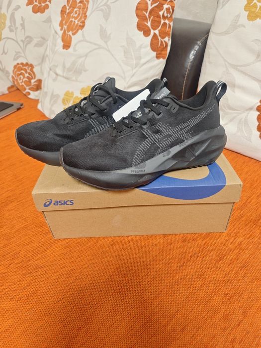 Asics NovaBlast 5 42/ 42.5 Нови! Топ модел за бягане !