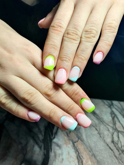 Aplic unghii cu gel sau semi