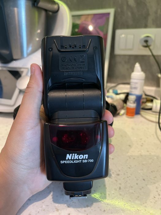 Фотовспышка Nikon SB-700 Speedlight