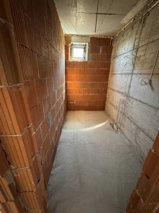 Двустаен малка бутикова сграда с АКТ 14 - Прослав