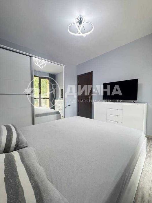 Продава се Тристаен апартамент в Пловдив, Христо Смирненски - 90 кв.м за 1945 €/кв.м - Снимка #8