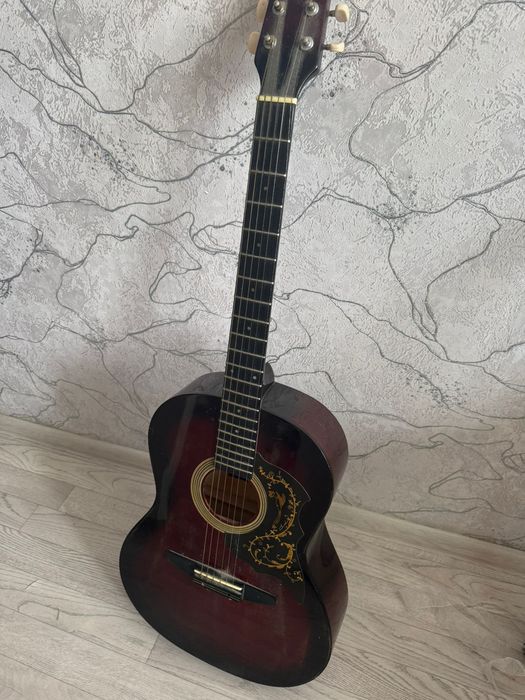 Продам гитару в хорошем состоянии