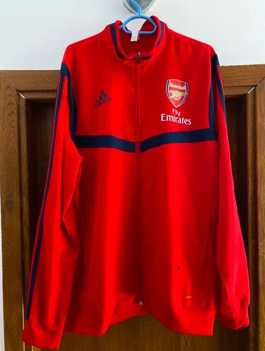 Vind tricouri la 50 de lei