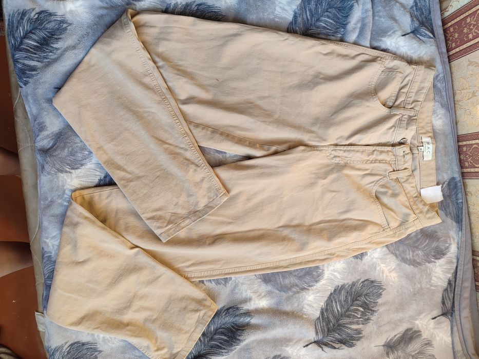 Женские джинсы бежевые