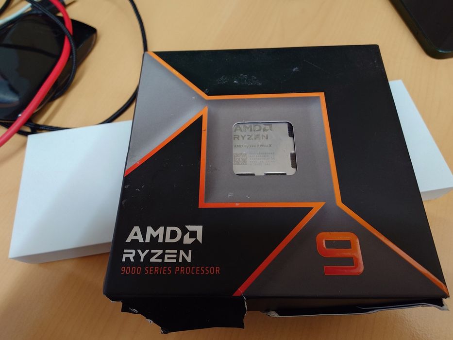 AMD Ryzen 9 9900X box