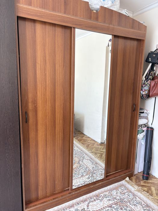 Продам купейный шкаф