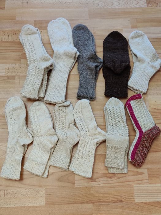 Ръчно плетени нови вълнени чорапи