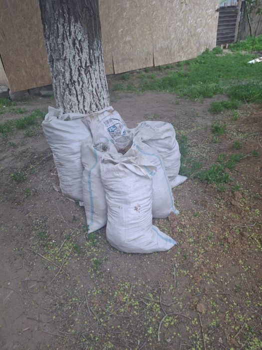 Продам красный глина мешками