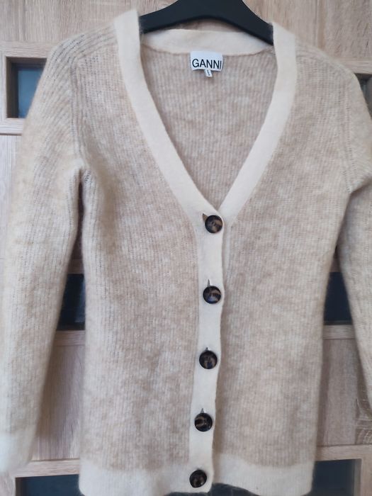 Елегантна дамска жилетка ,размер S, Мохер и  вълна  в състава