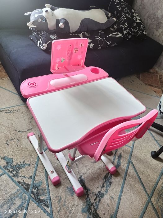 Стол детский письменный.