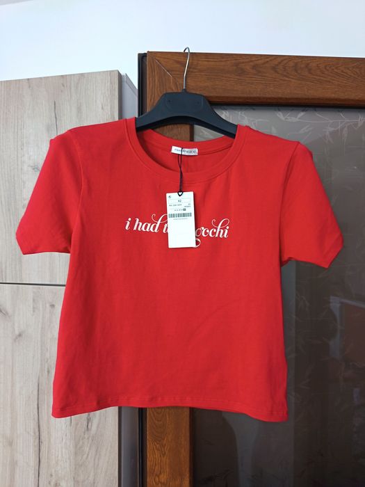 Tricou mărimea 42.