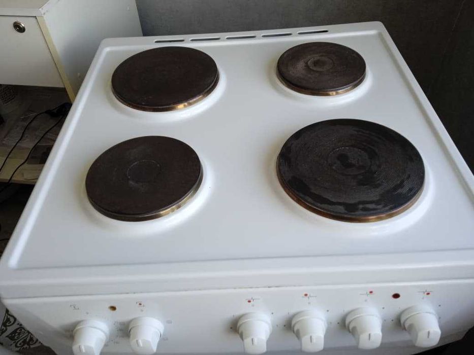 Продам плиту Дарина 60 см