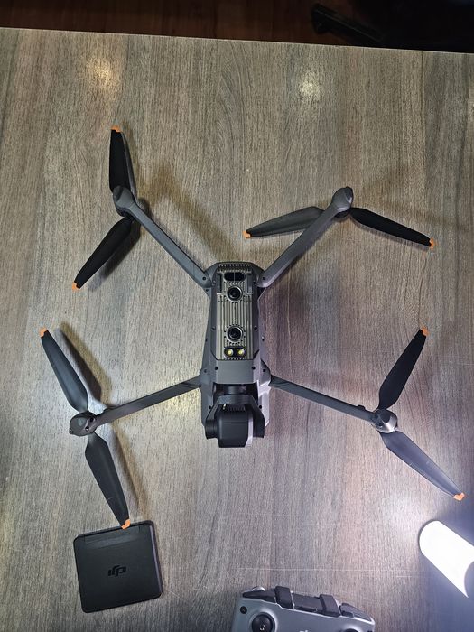 Dji mavic 3 с 2 камери , Nd филтри и 2 батерии