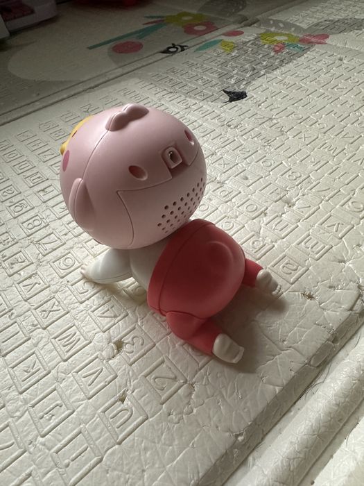 Пълзящо бебе играчка