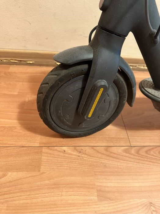 Електрическа тротинетка Xiaomi Mi Electric Scooter 1S