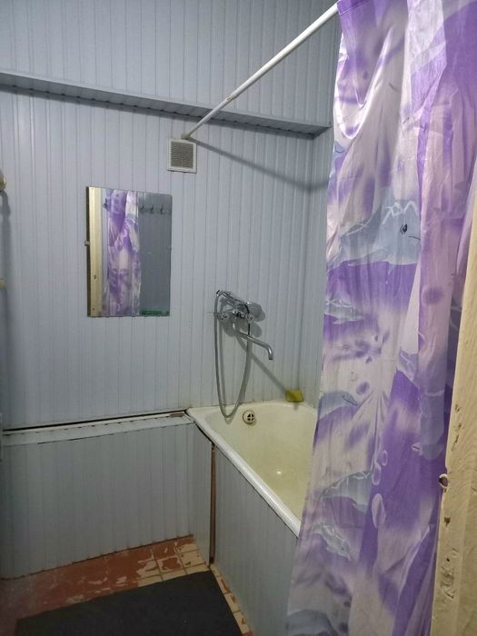 2/6/9 Рисовый базар Продается 2 комн квартира 63 кв Risoviy bozor