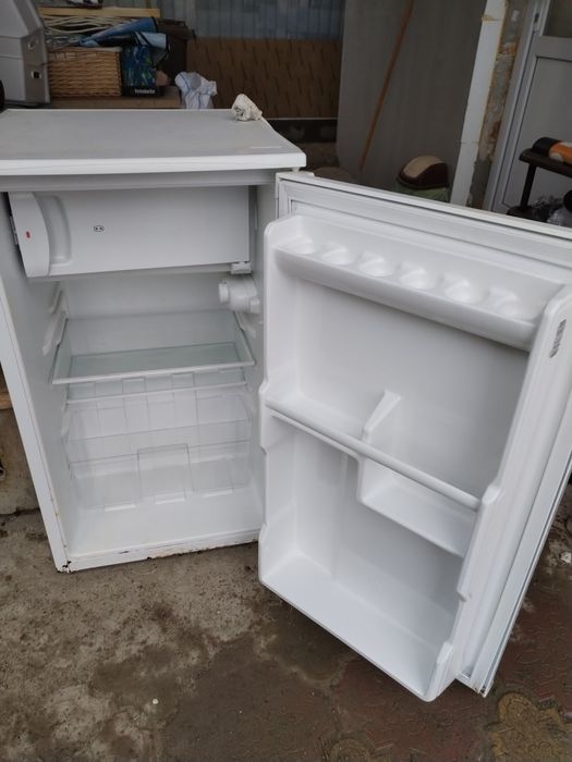 Frigider: 48x53x82, perfect funcțional