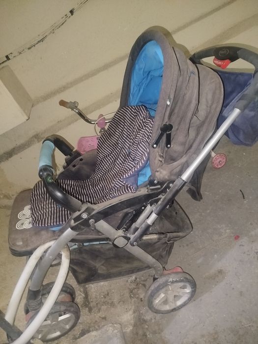 Продаётся коляска в хорошем состоянии, целая