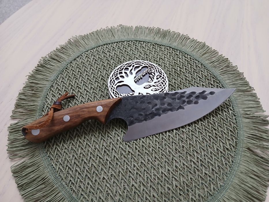 Set 2 cuțite: cuțit facut la comanda N690 cu mâner din nuc + cutit bushcraft de la Dacobi: Zimbrul 1.0