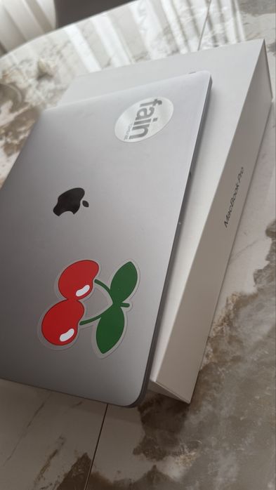 MacBook Pro 13” 2020 – Intel i5 | 8GB RAM | SSD 256GB | Retina