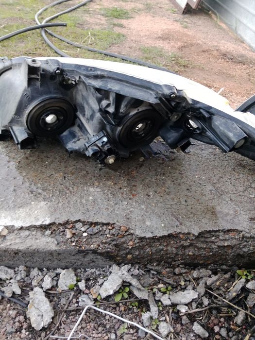 Фары на Toyota .