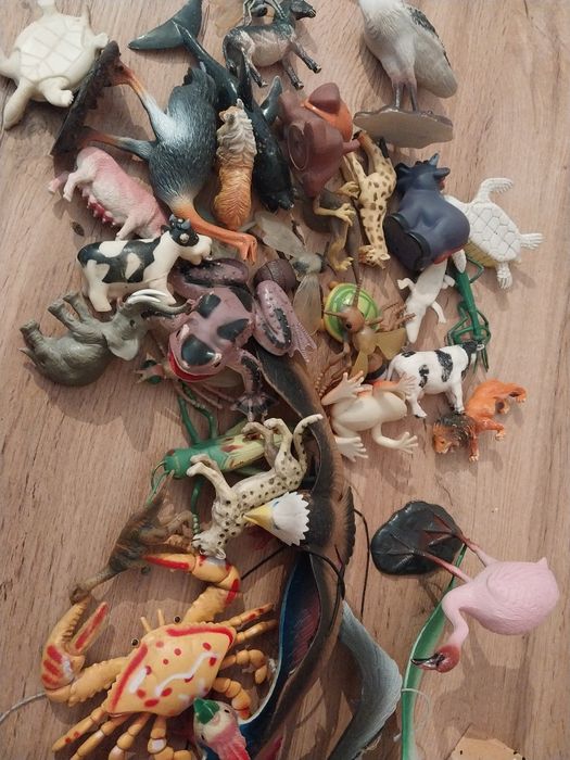 Продам фигурки животный