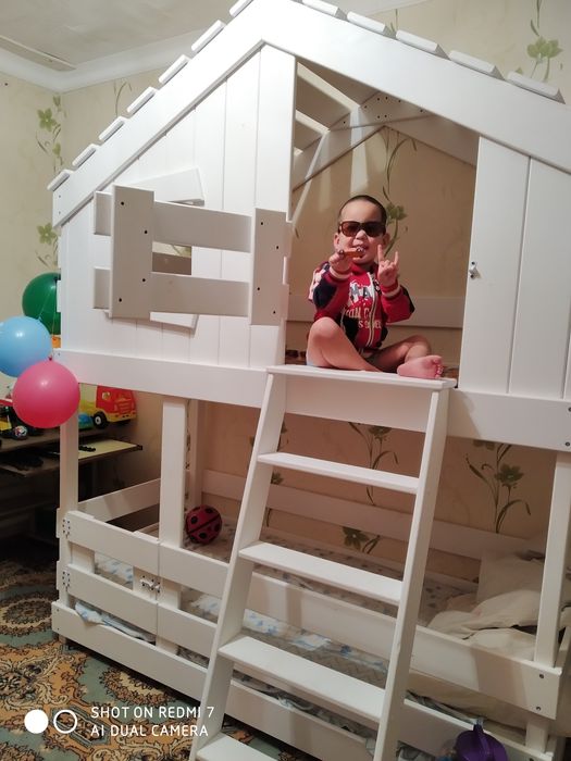 Продам 2-х ярусную кровать.