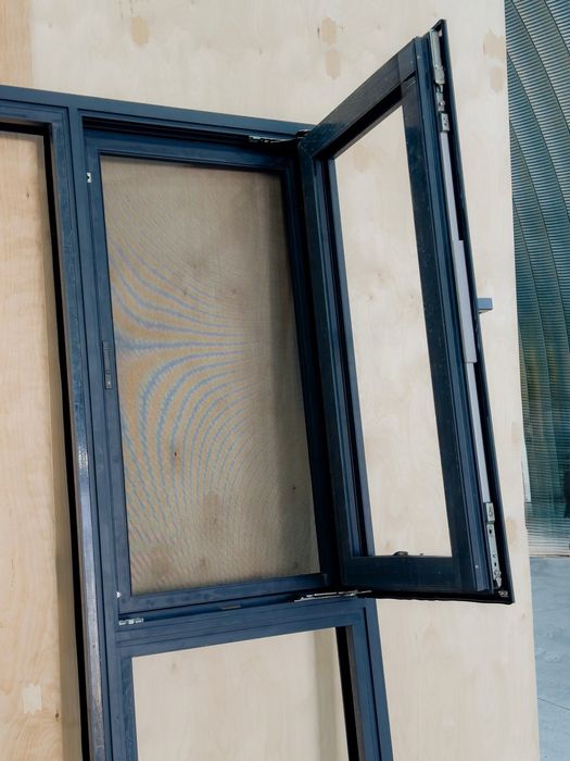 Окна, двери, перегородки.