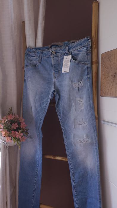 Дънки на марката Guess нови