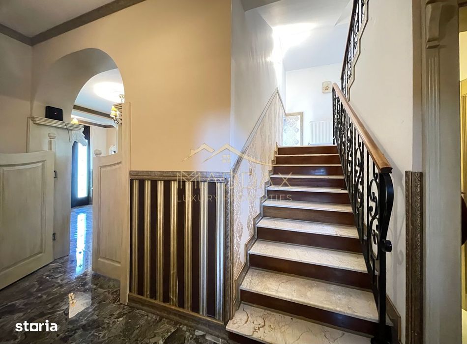 Vila 7 camere**Lake view**Ponton privat**Piscina**Teren 933 MP//Balote