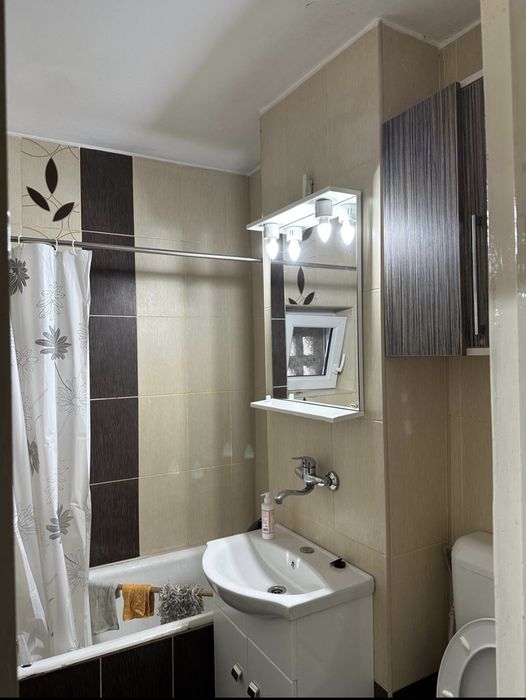 Închiriez apartament 1 camera ultracentral, etaj intermediar, langa .hotelul Grand.