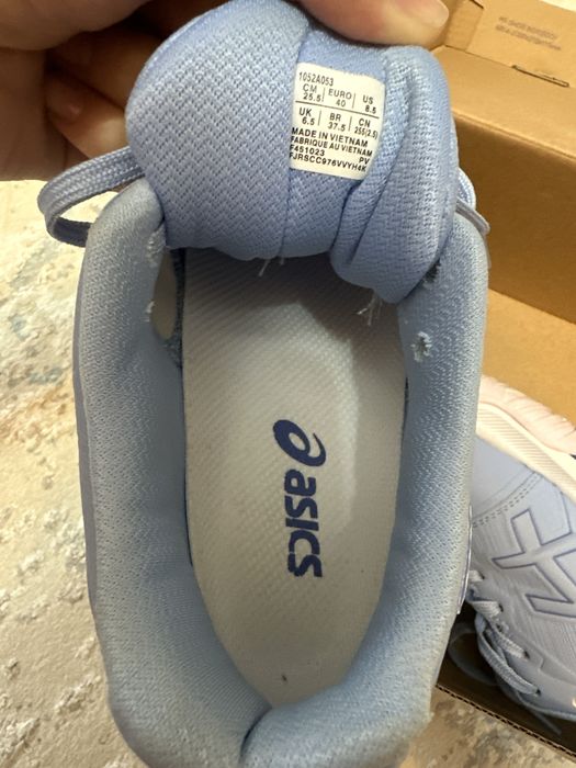 волейбольные кроссовки Asics