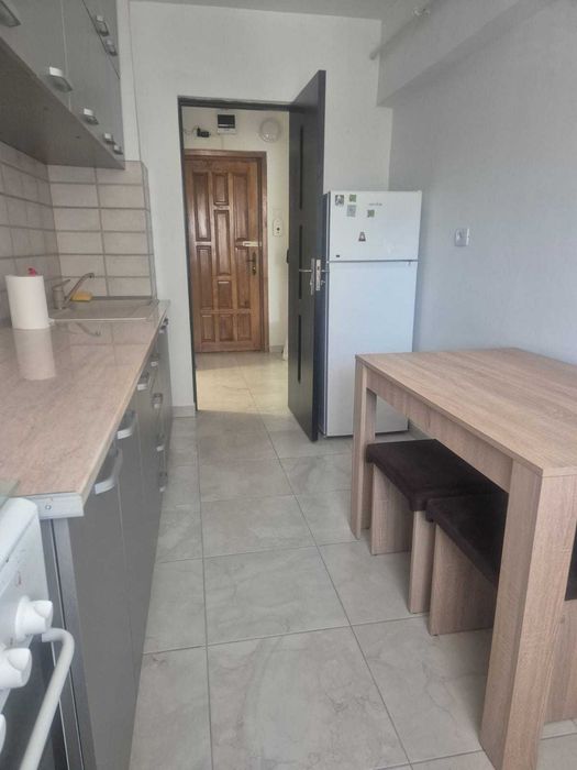 Închiriez apartament 2 camere!