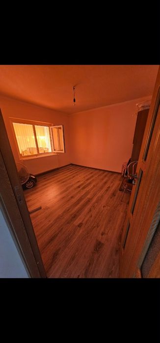 Vand apartament parter barlad