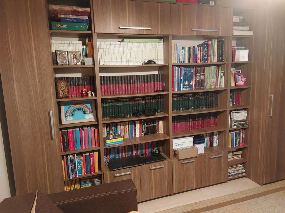 Vând apartament cu 4 camere în Plopilor